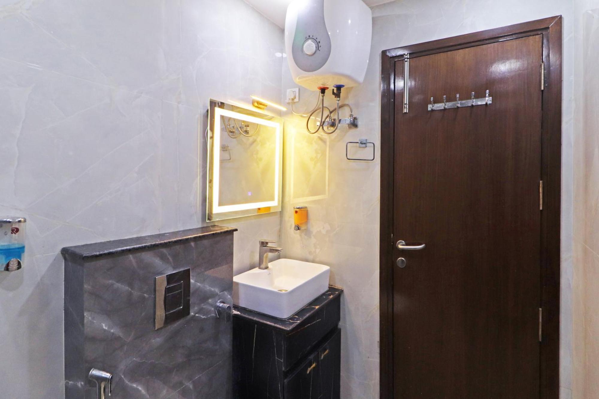 Samrat Residency 10 Mints Walking Distance Nizamuddin Railway Station Hotel New Delhi