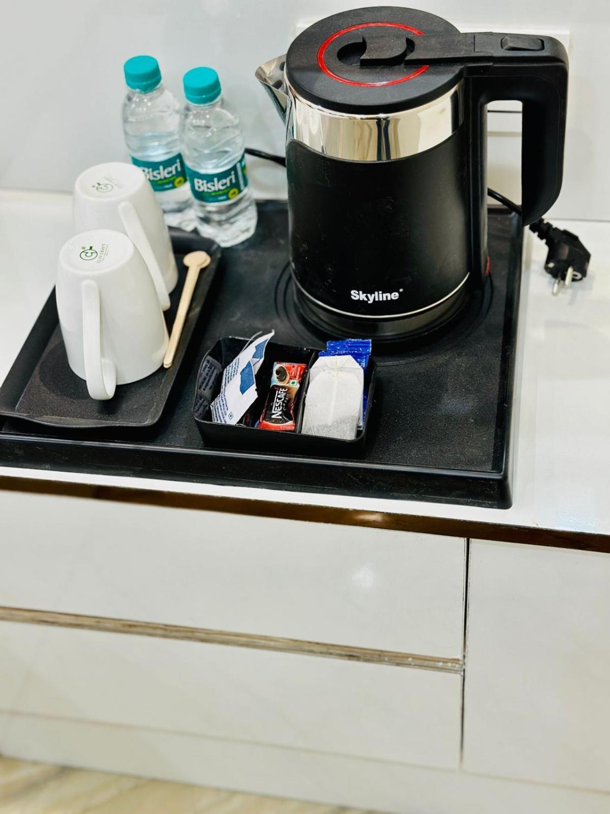 Samrat Residency 10 Mints Walking Distance Nizamuddin Railway Station Hotel